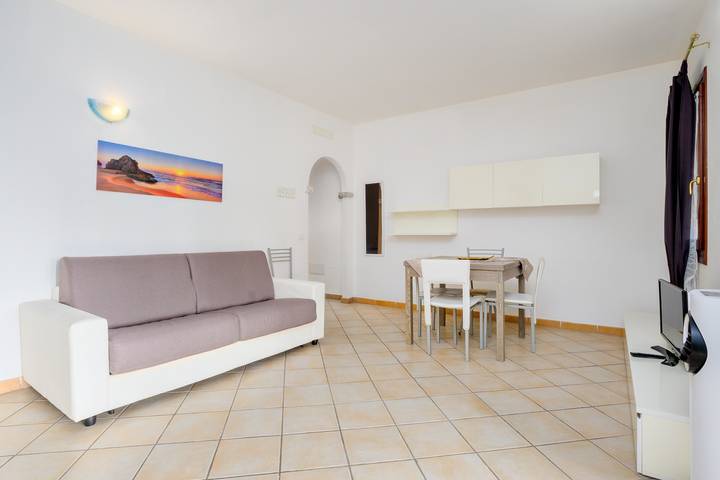 Maison de vacances 'Residence Orizzonti App N 23' avec vue sur la mer, terrasse privée et climatisation in Quinta Spiaggia, Golfo Aranci