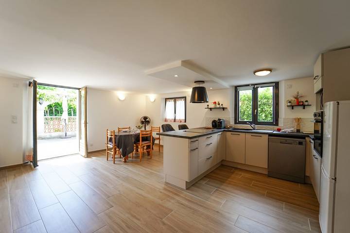 Ganze Wohnung, Ferienwohnung für 2 Personen mit Garten in Sévrier, Parc naturel régional du Massif des Bauges