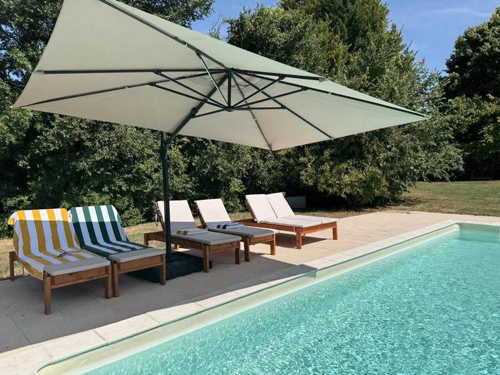 Location de vacances pour 2 personnes, avec terrasse et vue ainsi que jardin et piscine à Chaunac - 3