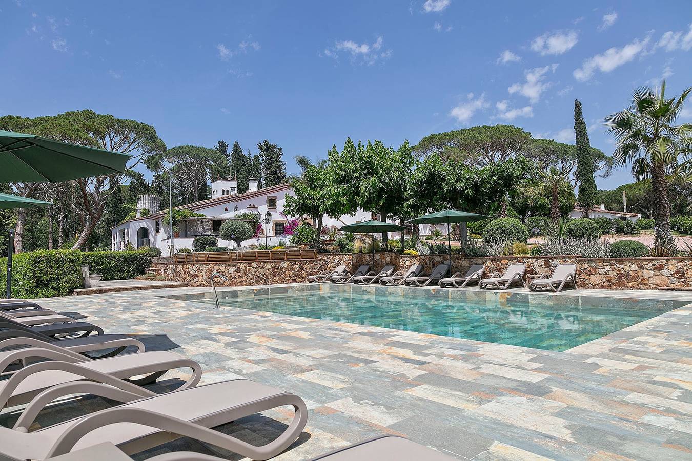 Villa 'Masia Luxmarspa' avec vue sur la montagne, Wi-Fi et climatisation in Tordera, Costa del Maresme
