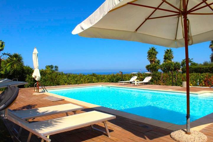 Ferienwohnung für 9 Personen, mit Balkon und Terrasse sowie Garten und Pool in Panza