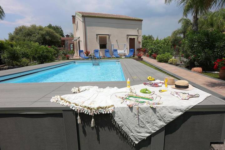 Casa vacanza per 8 persone, con Balcone e Idromassaggio nonché Terrazza e Giardino a San Giovanni La Punta