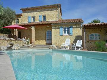 Cottage pour 6 personnes, avec piscine ainsi que jardin et terrasse à Les Mages