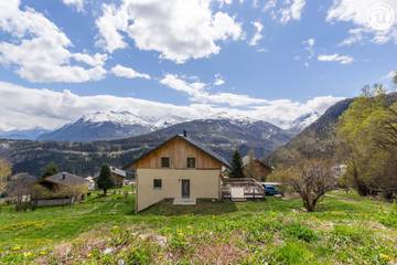 Gîte pour 12 personnes, avec jardin et terrasse à Montricher-Albanne