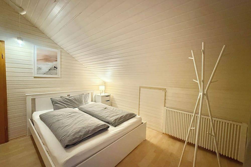 Ganze Wohnung, H&H Home - Cosy Rooftop Apartment with Loggia in Sindelfingen, Landkreis Böblingen