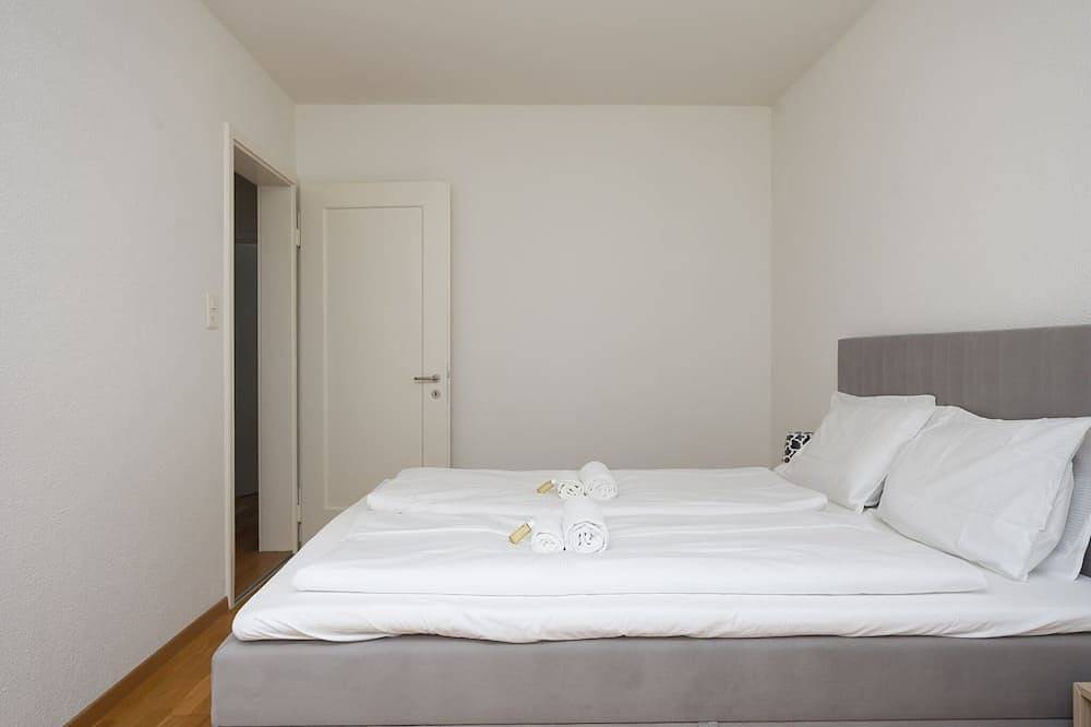 Entire apartment, Downtown Dream: 3.5Br with Balcony and Style Ba31 in Zurich, Zurich district