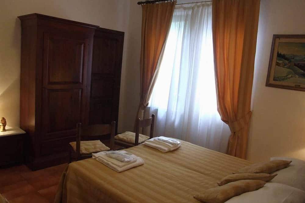 Grosse komfortabel Villa mit Blick, Garten und  Gemeinschaftpool,Dorfnah in Valcanina, Sassetta