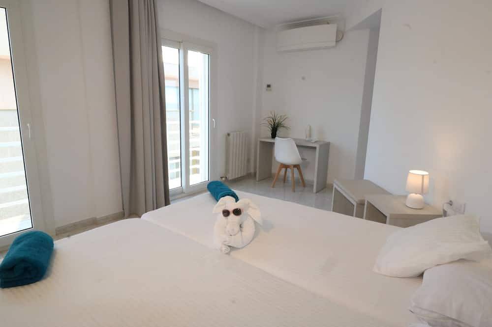 Entire apartment, Penthouse \"Sky\",  modern+comfortable, fantastic sea view + lots of sun in Cala Bona, Son Servera