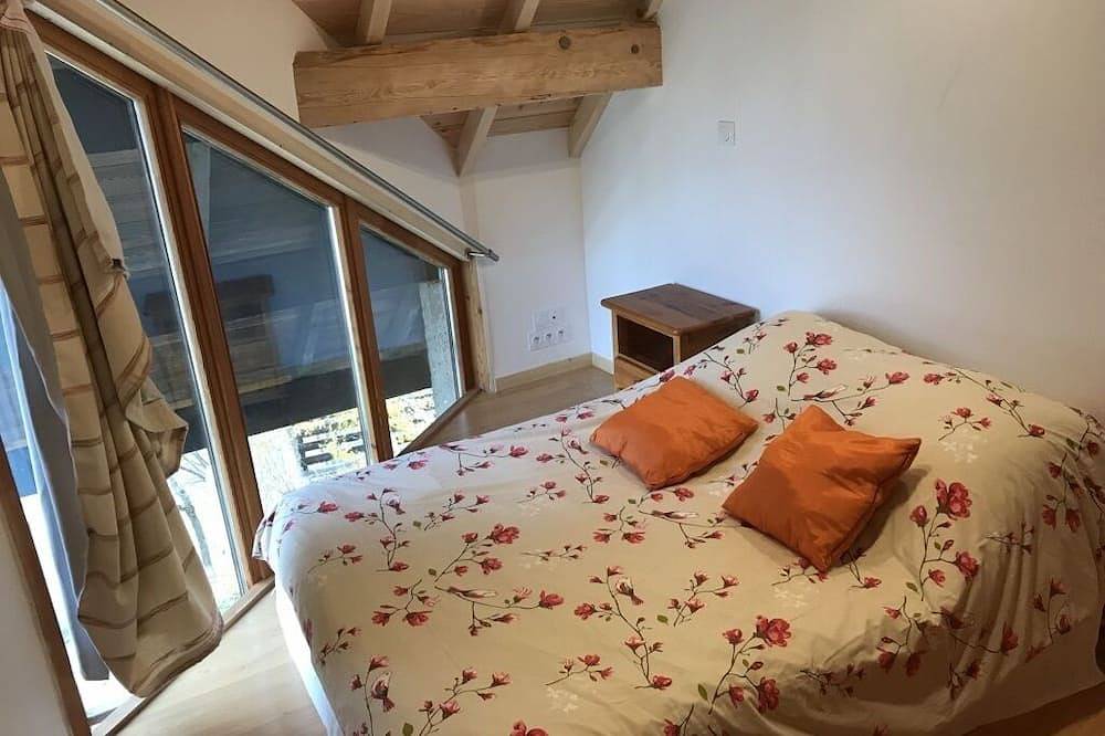 Appartement entier, Monetier Les Bains: Appartement avec jardin à partager au coeur des activités. in Le Monêtier-les-Bains, Serre Chevalier