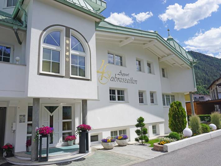Vakantieappartement voor 4 personen, with Balkon and Terras as well as Tuin in Ried im Oberinntal