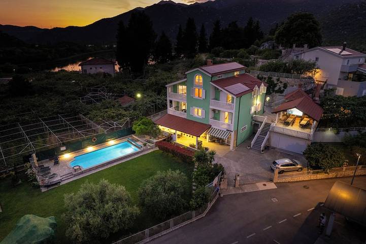 Ferienwohnung für 5 Personen, mit Pool und Garten - 1
