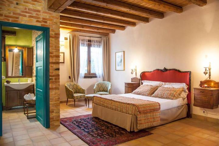 Chambre d’hôte pour 4 personnes, avec Terrasse ainsi que Jardin et Piscine à Chiaramonte Gulfi
