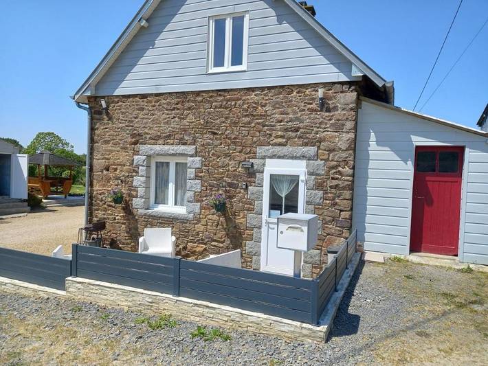 Gîte pour 4 personnes, avec vue ainsi que terrasse et jardin dans Saint-Ovin