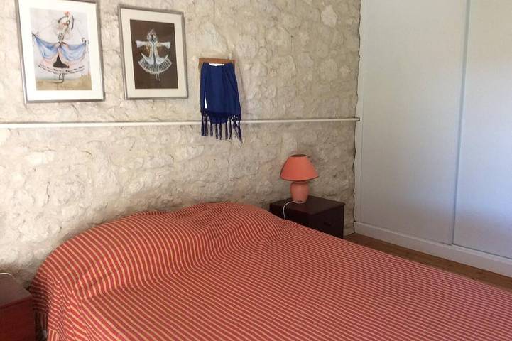 Gîte pour 4 personnes, avec jardin à Montjoi - 3