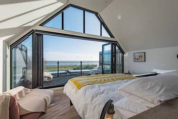 Beach House for 15 People in New Romney, Kent, Photo 1