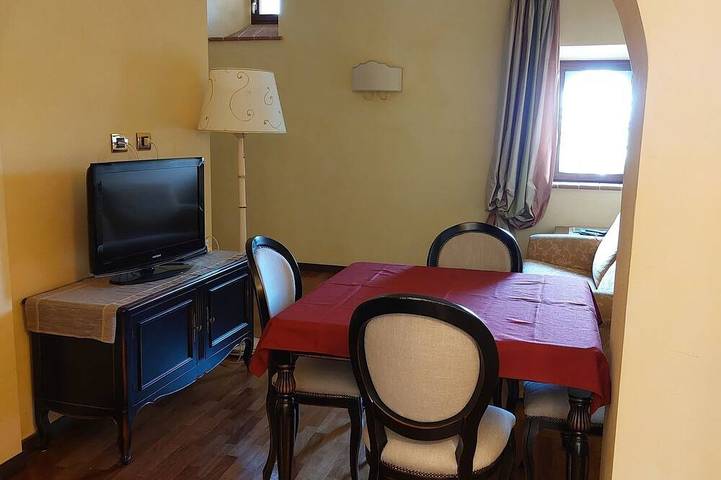 Gîte pour 4 personnes, avec jardin dans Izzalini