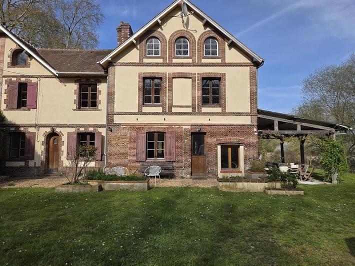 Location de vacances pour 10 personnes, avec vue et jardin à Montigny-sur-Avre