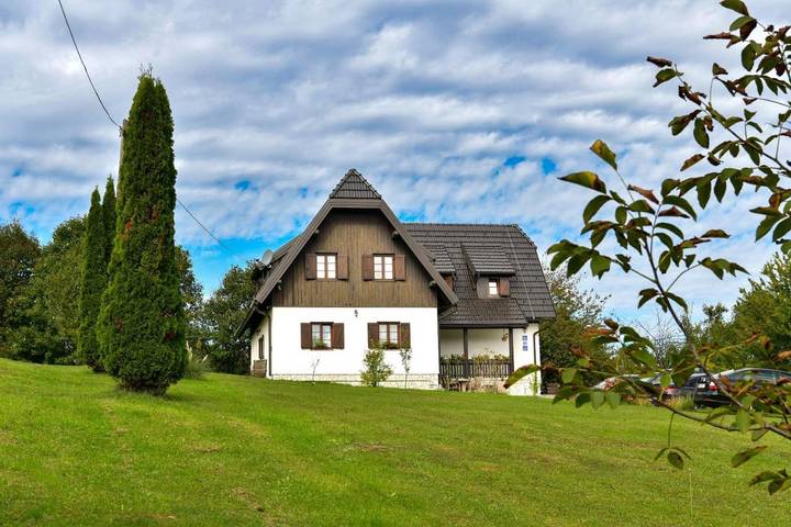 Maison d’hôte pour 2 personnes, avec jardin ainsi que vue et terrasse dans Rastovača