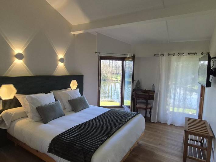 Location de vacances pour 2 personnes, avec vue et piscine ainsi que terrasse et jardin à Gabarret - 3