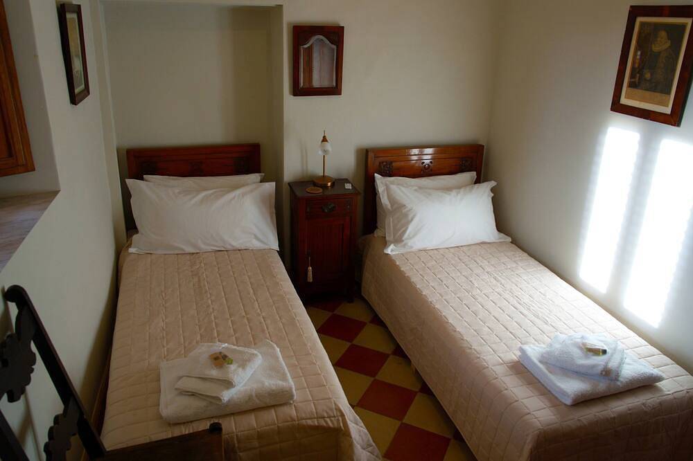 Entire apartment, The Poets' Retreat - Step Back in Time Relax in Elegance in Sulmona, L'Aquila Province