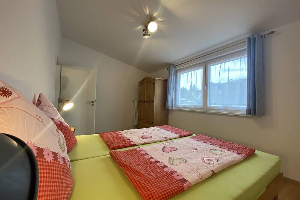 Ganze Wohnung, Ferienwohnung Lindau am Bodensee –Südbalkon, Parkplatz mit Wallbox & Fahrradraum in Lindau, Bayerisch Schwaben