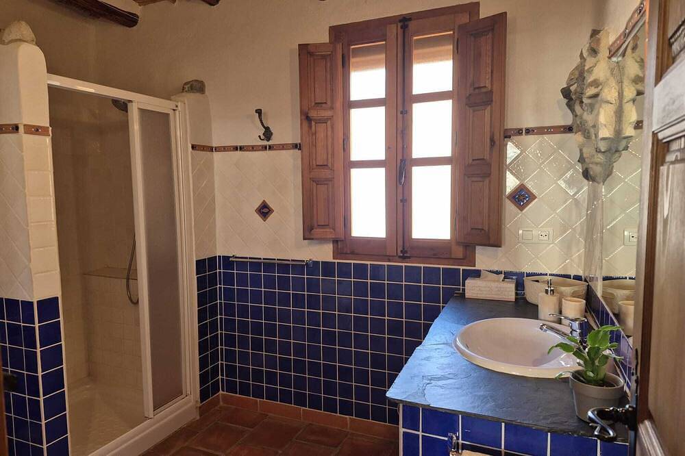 Authentisches Haus mit Grottenpool! Genieße Berge, Natur, Strand und Kultur. in Guájar-Faragüit, Los Guajares