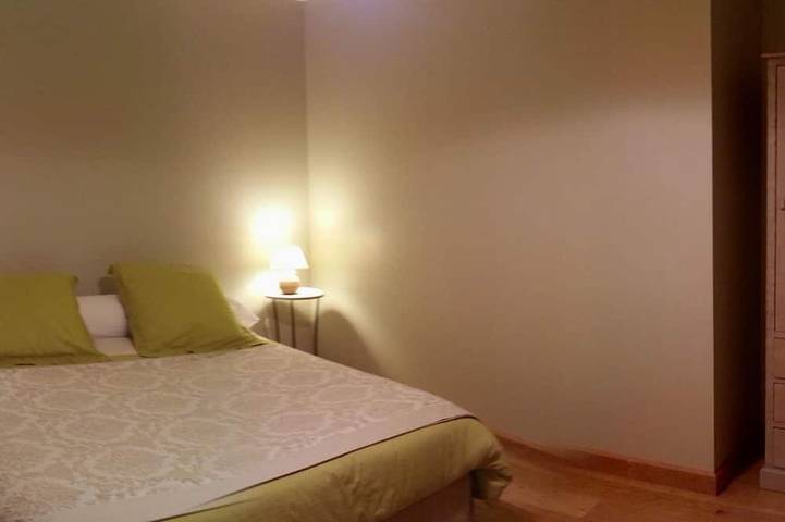 Location de vacances pour 7 personnes, avec terrasse ainsi que jardin et piscine à Salignac-Eyvigues - 4