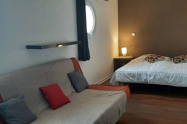 Location Villa Avec 2 Appartements Ind, Proche du Lac de Ste Croix et du Verdon in Régusse, Brignoles Region