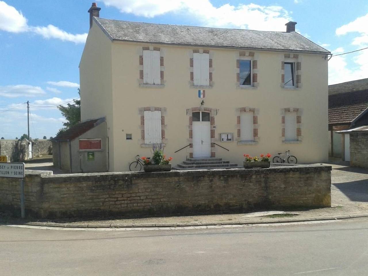 Geräumige Wohnung mit Hof und Parkplatz in Marcenay in Marcenay, Montbard und Umgebung