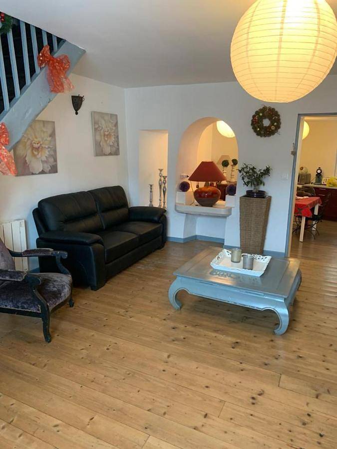 Appartement entier, Three-Bedroom Apartment in Saint-Céré, Lot