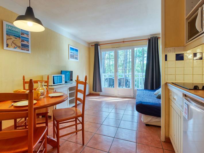 Gîte pour 4 personnes, avec Balcon ainsi que Jardin et Bassin pour enfant dans Golf de la Méjanne - 4