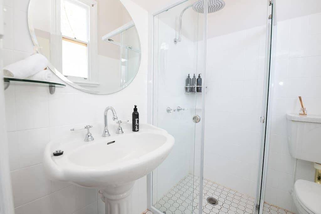 Dunkley House Bathurst | Large Cbd Heritage Home, Sleeps 10 in Bathurst, New South Wales