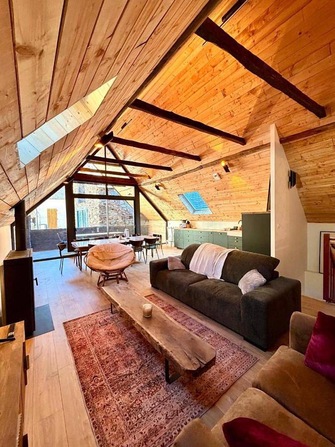 Gîte pour 13 personnes, avec terrasse à Bareilles