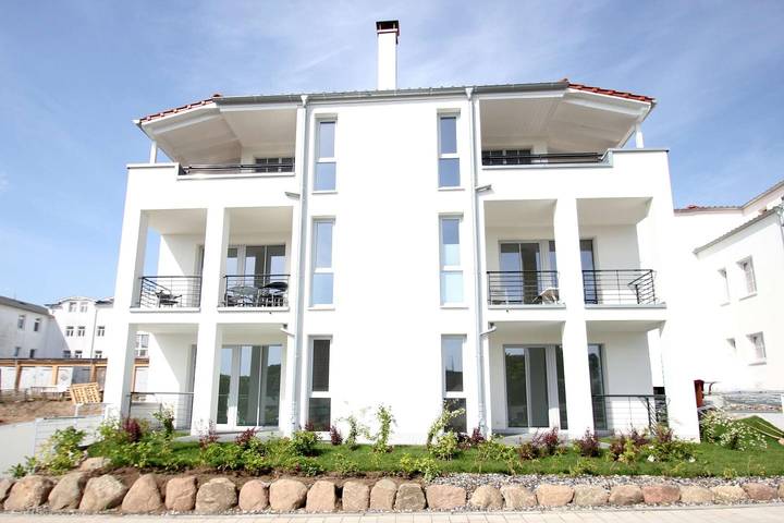 Ferienwohnung für 3 Personen, mit Sauna und Pool sowie Balkon in Göhren