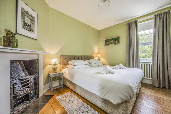 Number 2 Admiralty Cottages - Pass the Keys in Gosport, Hampshire