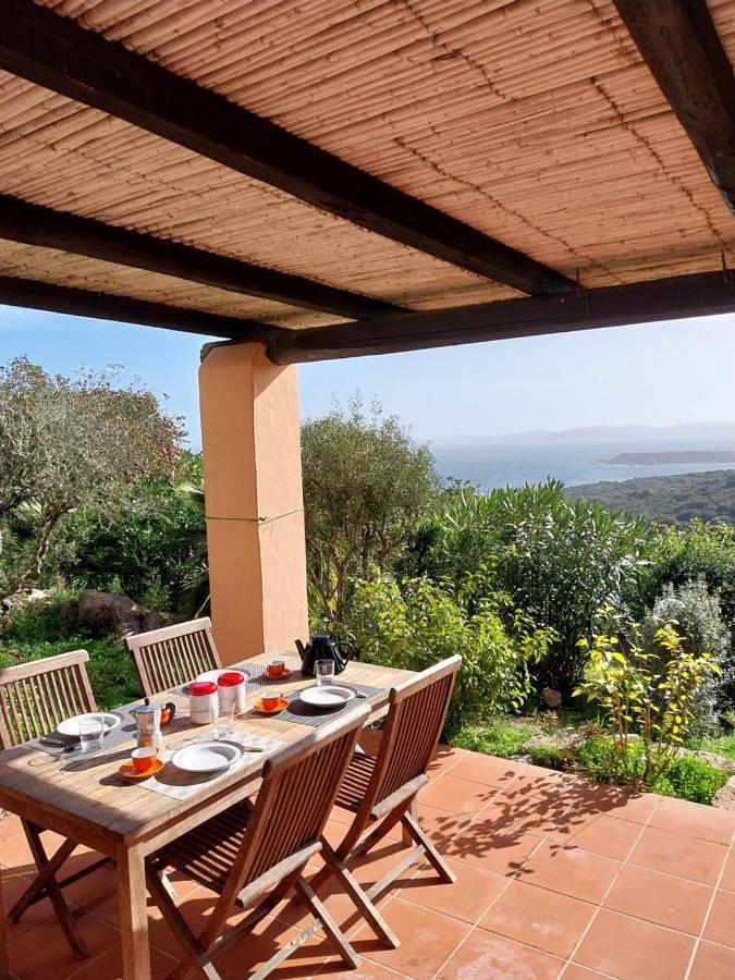 Villa per 4 persone, con Balcone e Terrazza nonché Giardino e Panorama a Santa Teresa Gallura