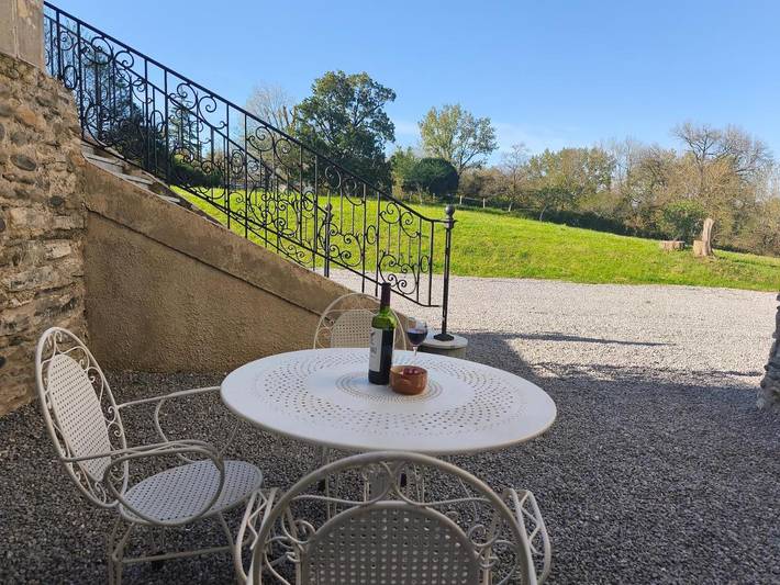 Gîte pour 3 personnes, avec vue ainsi que jardin et piscine à Escos - 3