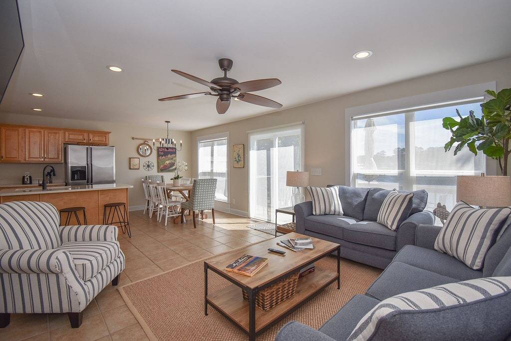 Prime, Peaceful Waterfront Location! Big, clear water views! Fire table! in Lake Martin