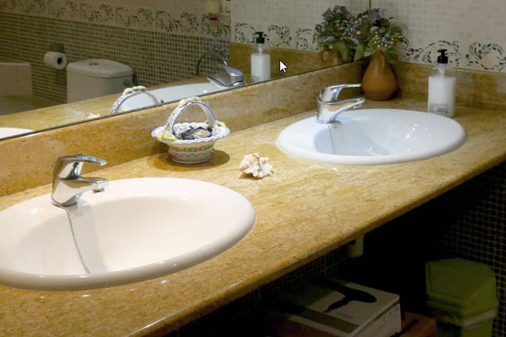 Lake house in the beautiful Anna, Valencia. Spain in Anna, Valencia Province