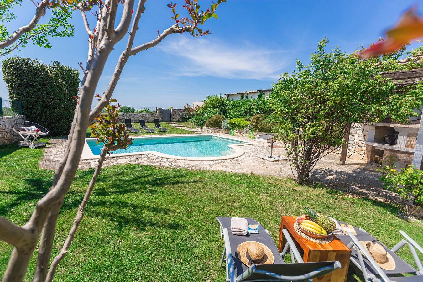 Beeindruckende Finca mit Privatpool, Meerblick, Babybett und besonderem Interieur in Zentralistrien