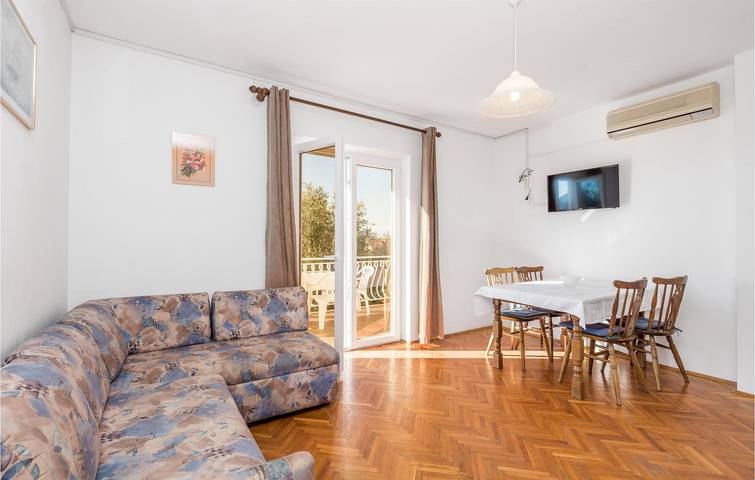 Appartement de vacances entier, Appartement avec vue panoramique, terrasse et parking, à 2 km de la plage naturiste de Kandarola in Palit (Kvarn Bay), Rab