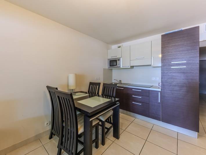 Gîte pour 4 personnes, avec balcon et piscine, adapté aux familles dans Port de Cannes Marina - 3