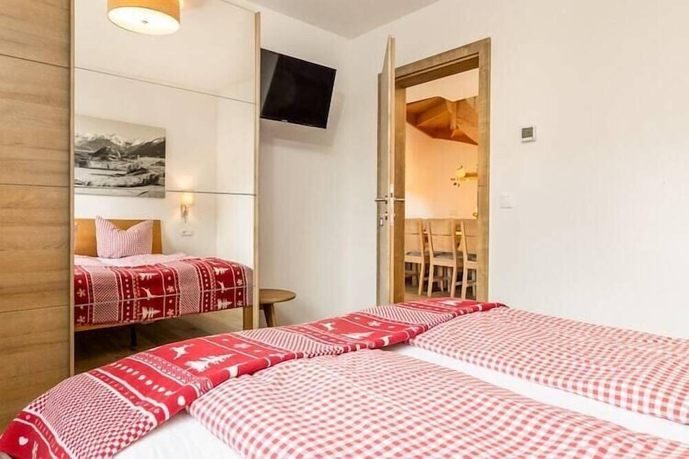 Chalet Alpenzauber mit beheiztem Pool, Inzell in Inzell, Bayerische Alpen