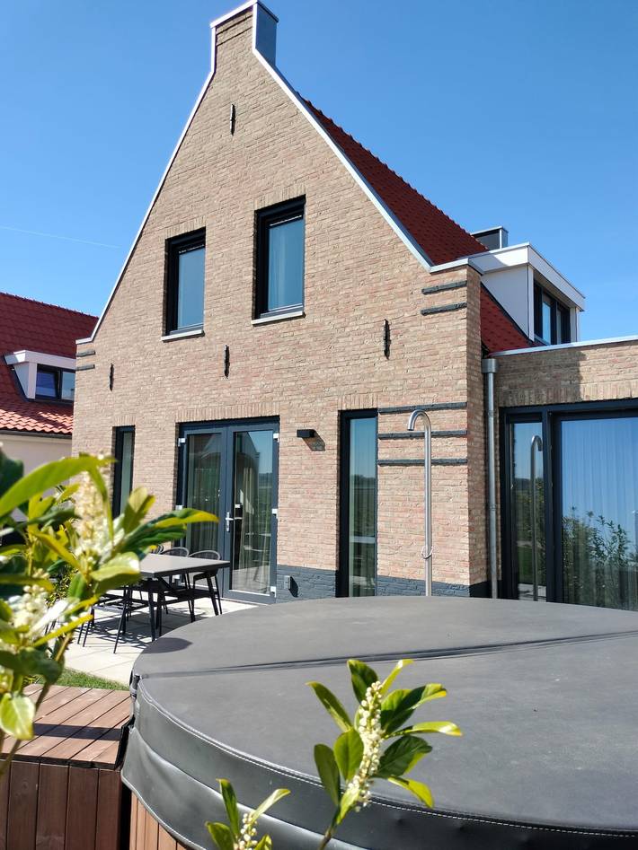 Ferienhaus für 6 Personen, mit Terrasse und Balkon/Terrasse