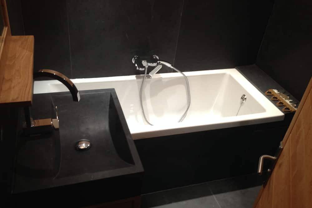 Appartement entier, Dans magnifique chalet, grand appartement, vue montagne, jardin, terrasse, sauna in Les Gets, Les Portes du Soleil