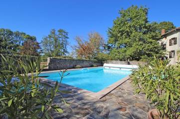 Gîte pour 6 personnes, avec piscine et jardin à Condat-sur-Vienne