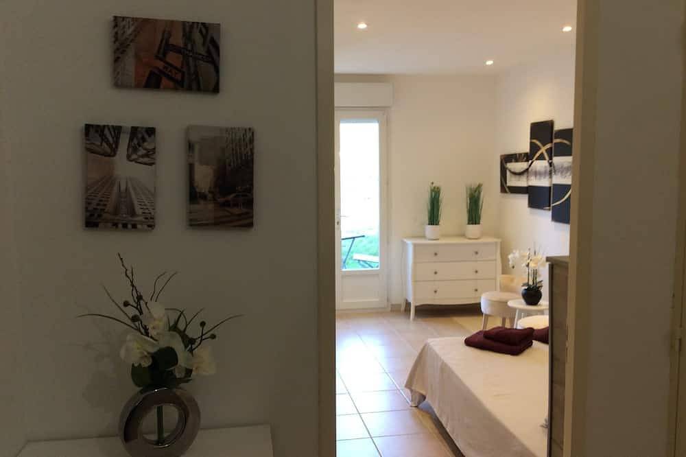 Gran villa, 250 m², vista panorámica, a 20 min de las playas. in Belgentier, Region de Toulon