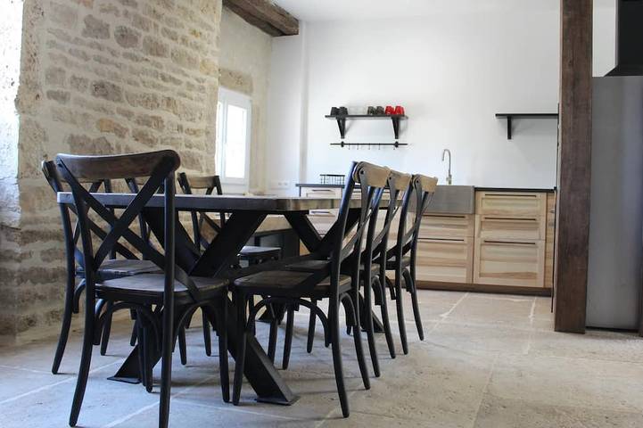 Location de vacances pour 8 personnes, avec jardin ainsi que terrasse et jacuzzi à Mosson