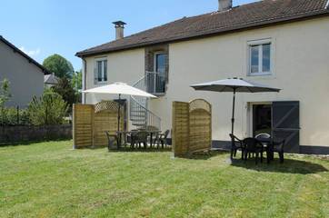 Gîte pour 4 personnes, avec jardin et vue à Pont-de-Poitte