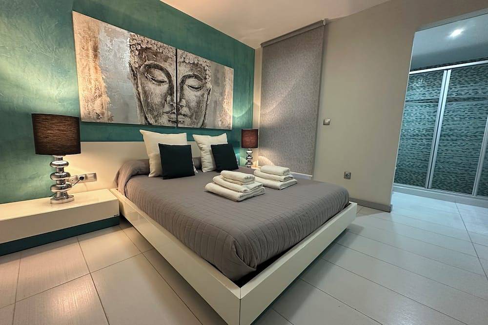 Entire apartment, Pink Apartment Marina Botafoch Ibiza in Talamanca, Ibiza (Municipality)